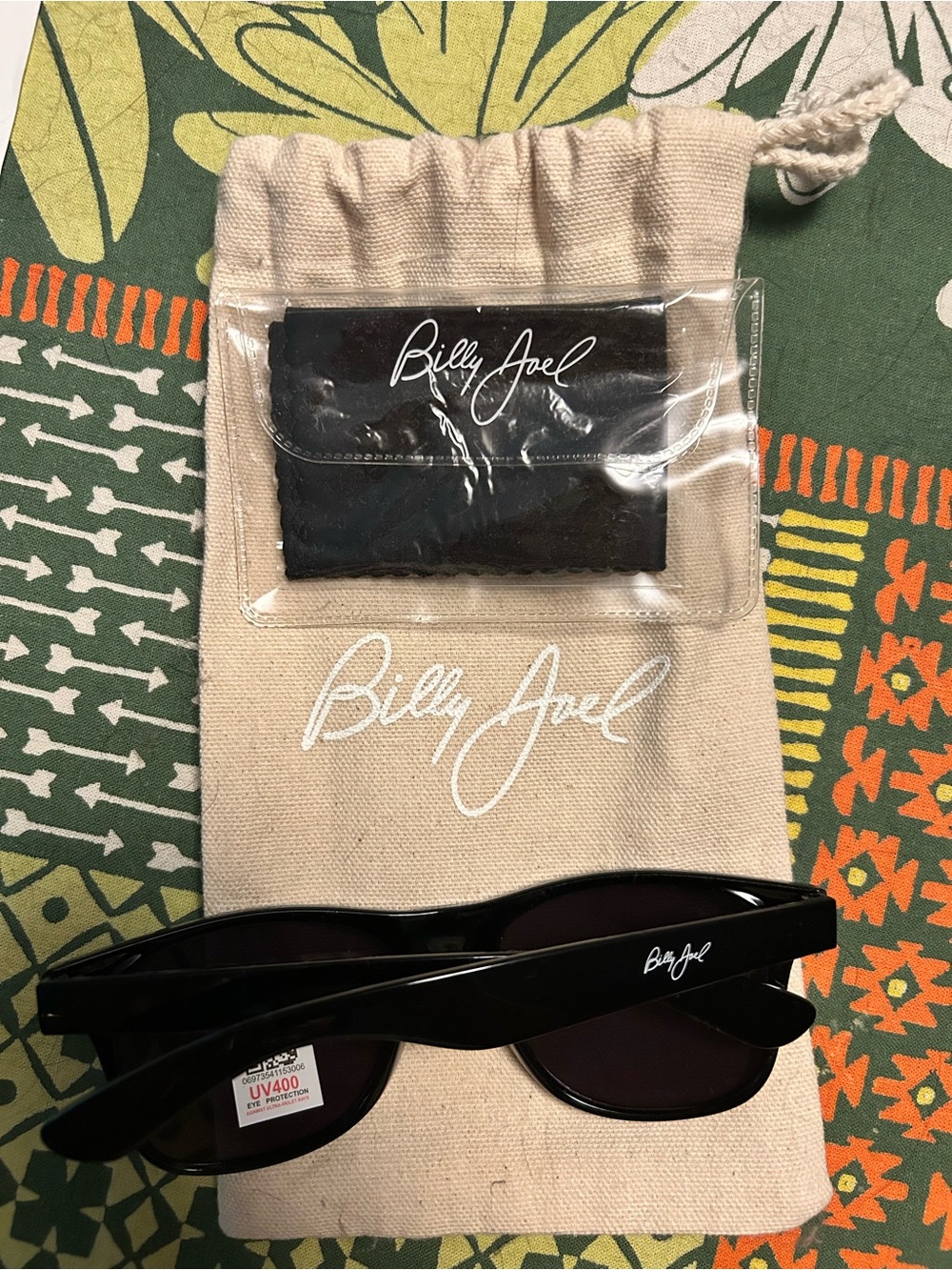 Billy Joel Sunglasses with Pouch and glasses Wipe